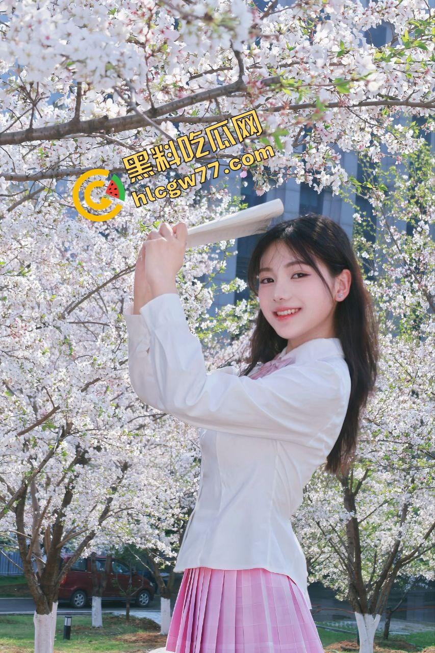 辽宁骚妻『柳缪』偷情成瘾,背着老公穿情趣制服到处约炮,奶子夹乳夹被抱起来kuakua一顿爆操!