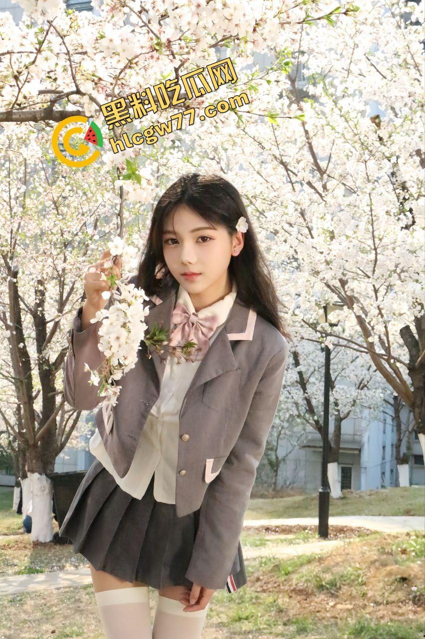 辽宁骚妻『柳缪』偷情成瘾,背着老公穿情趣制服到处约炮,奶子夹乳夹被抱起来kuakua一顿爆操!