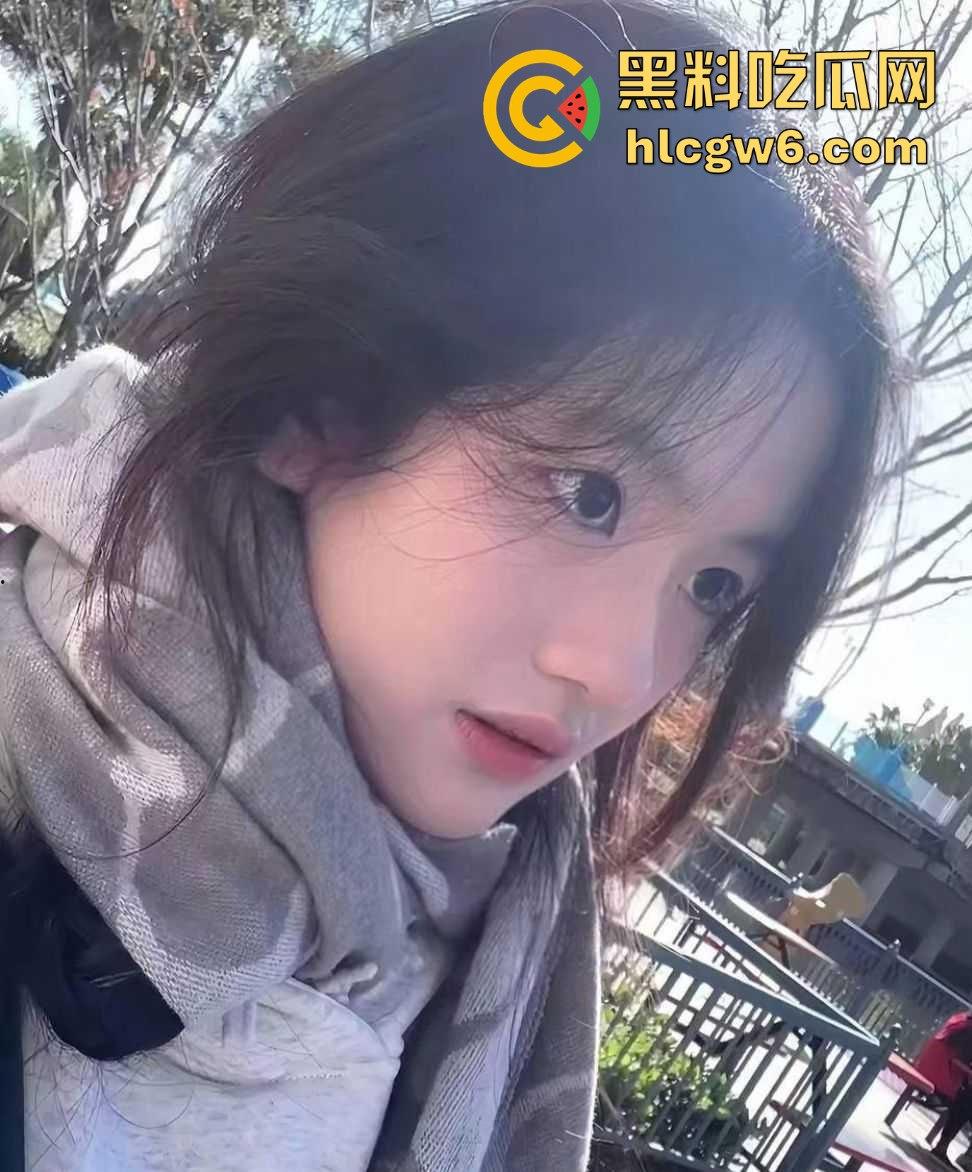 上海校花『 张瑜璇』卖身爆料,颜值天花板蜜桃臀辣到犯罪,颜值顶级推特线上开单,全程女上位坐到金主腿软!