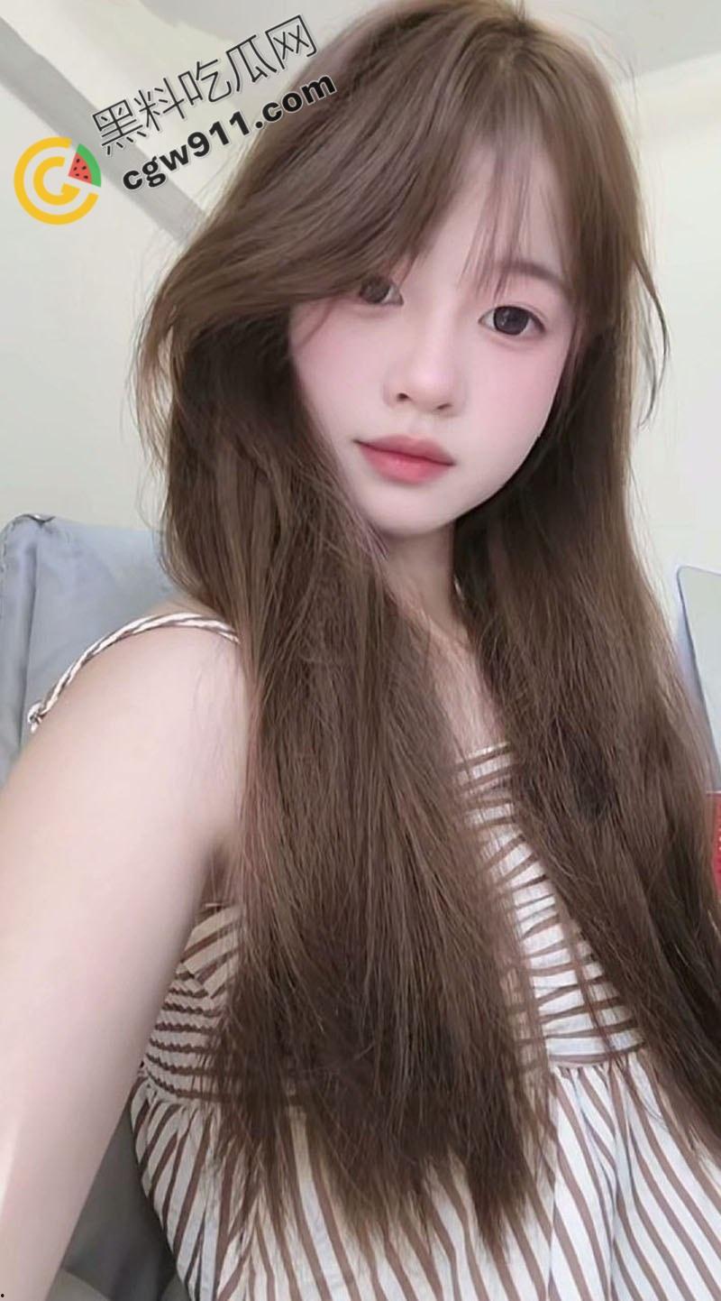 安徽清纯女神【张艳明】私密视频惊爆网络,雪肌翘臀,巨乳嫩穴,红唇深喉,吸引万千瓜