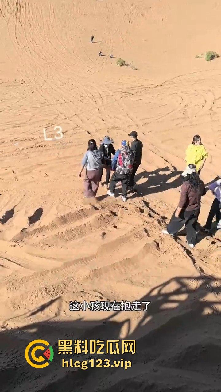 阿拉善左旗英雄会酿惨剧!孩子玩沙被碾压致骨折,网友吐槽:这地儿可不是玩沙的地儿!