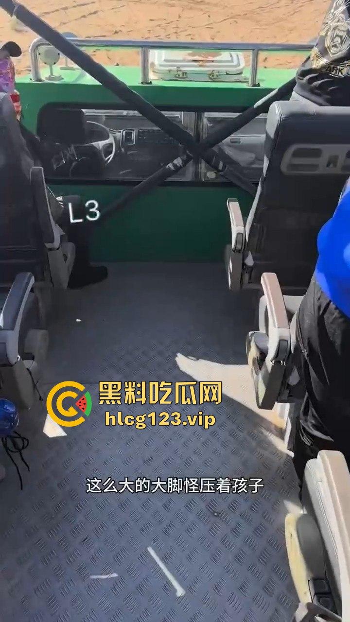 阿拉善左旗英雄会酿惨剧!孩子玩沙被碾压致骨折,网友吐槽:这地儿可不是玩沙的地儿!