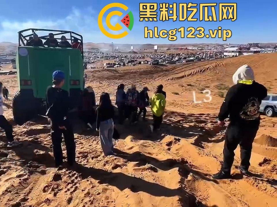 阿拉善左旗英雄会酿惨剧!孩子玩沙被碾压致骨折,网友吐槽:这地儿可不是玩沙的地儿!