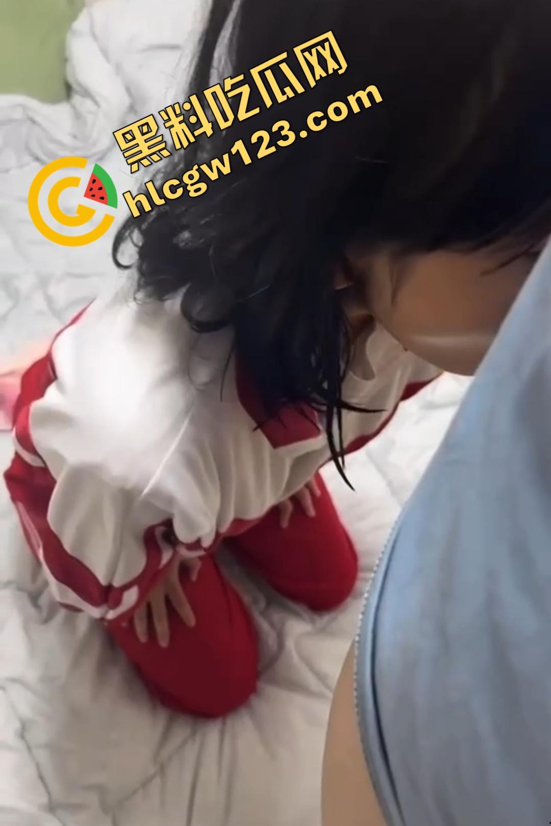 抖音【勾勾小公主】故意勾引校长破处,要求校长强行内射并且买奢侈品,不然发抖音曝光!