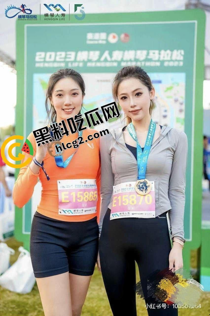 瓜友小红书上约的珠海极品女神 爱运动还参加过马拉松 没想到床上这么淫荡 深情舔屌的眼神太迷人了！