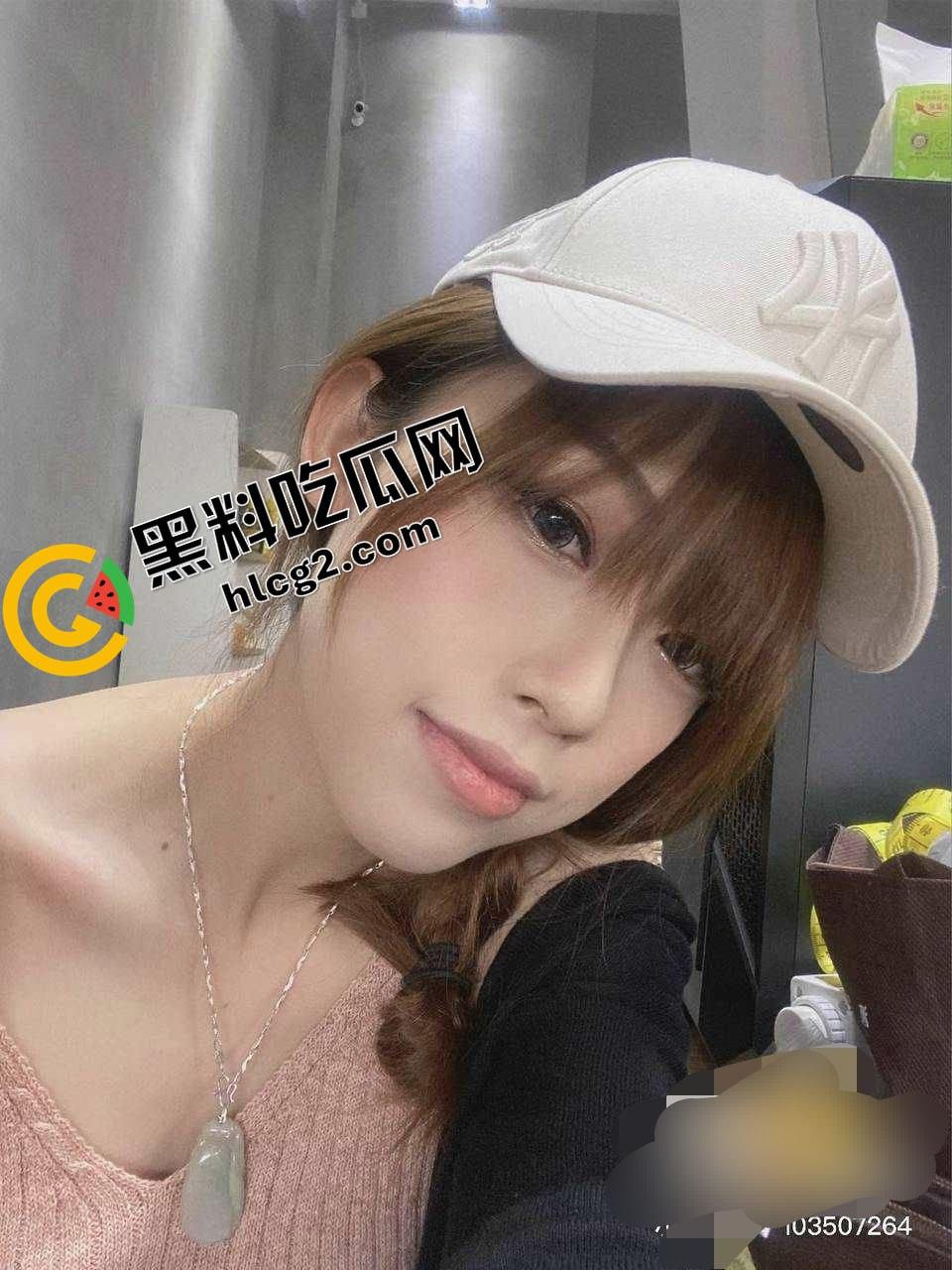 瓜友小红书上约的珠海极品女神 爱运动还参加过马拉松 没想到床上这么淫荡 深情舔屌的眼神太迷人了!