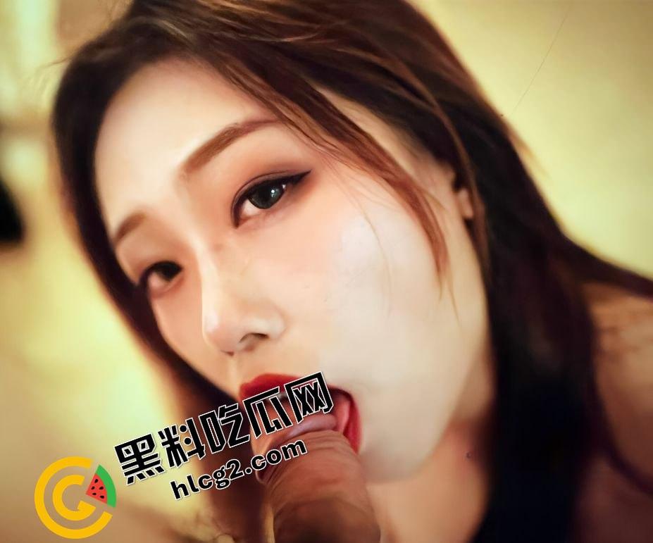 瓜友小红书上约的珠海极品女神 爱运动还参加过马拉松 没想到床上这么淫荡 深情舔屌的眼神太迷人了!