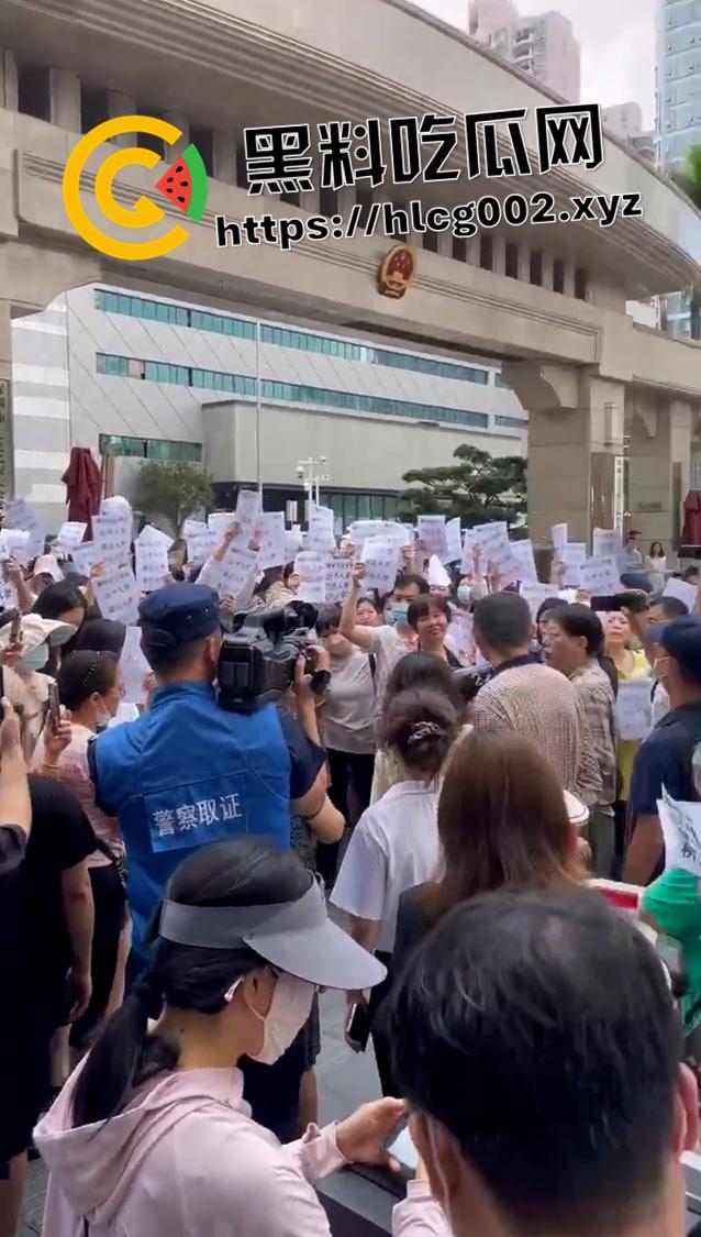 全网封禁相关话题!深圳螺岭社区学区问题抗议 多名家长被捕 抖音微博被下架视频流出