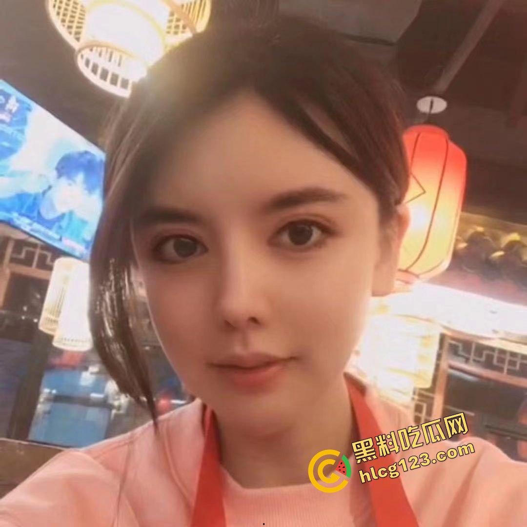 维族高颜值妹子被前男友爆料，热恋性爱自拍全流出！私下反差大真玩得开！