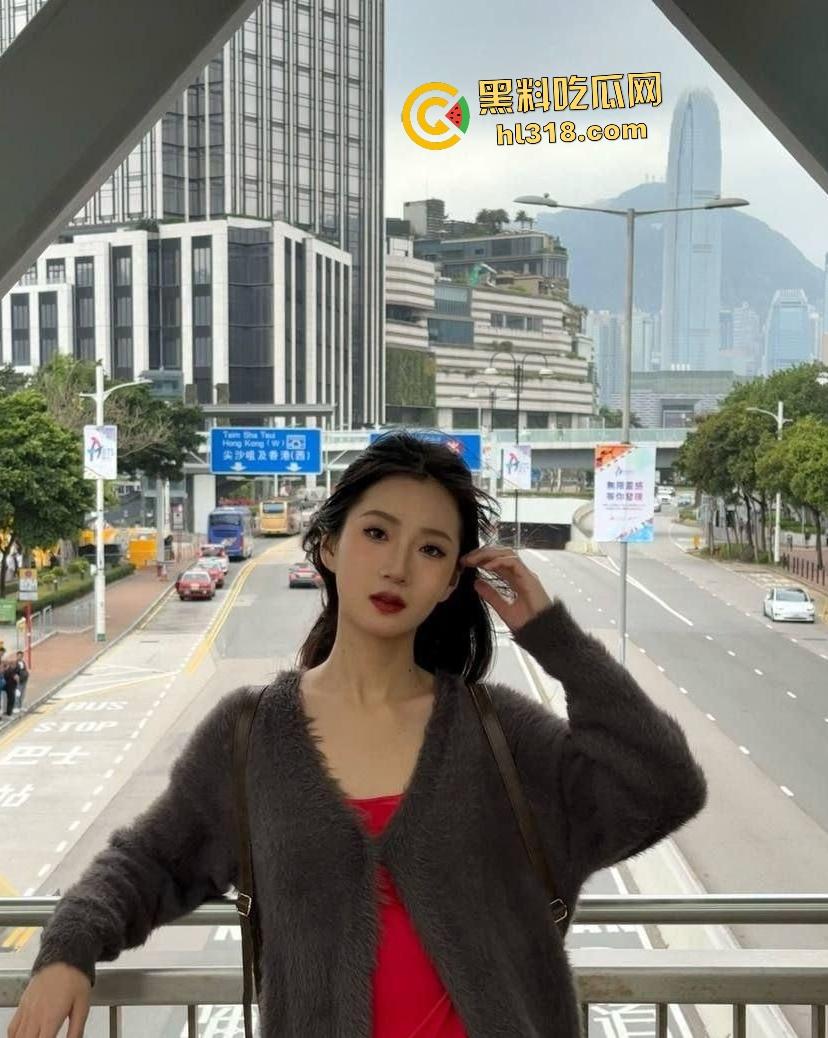 四川师大舞蹈尤物【魏佳源】被绿帽男友狠心出租！完美脸庞口交还被后入骑乘，可惜奶子小了点！