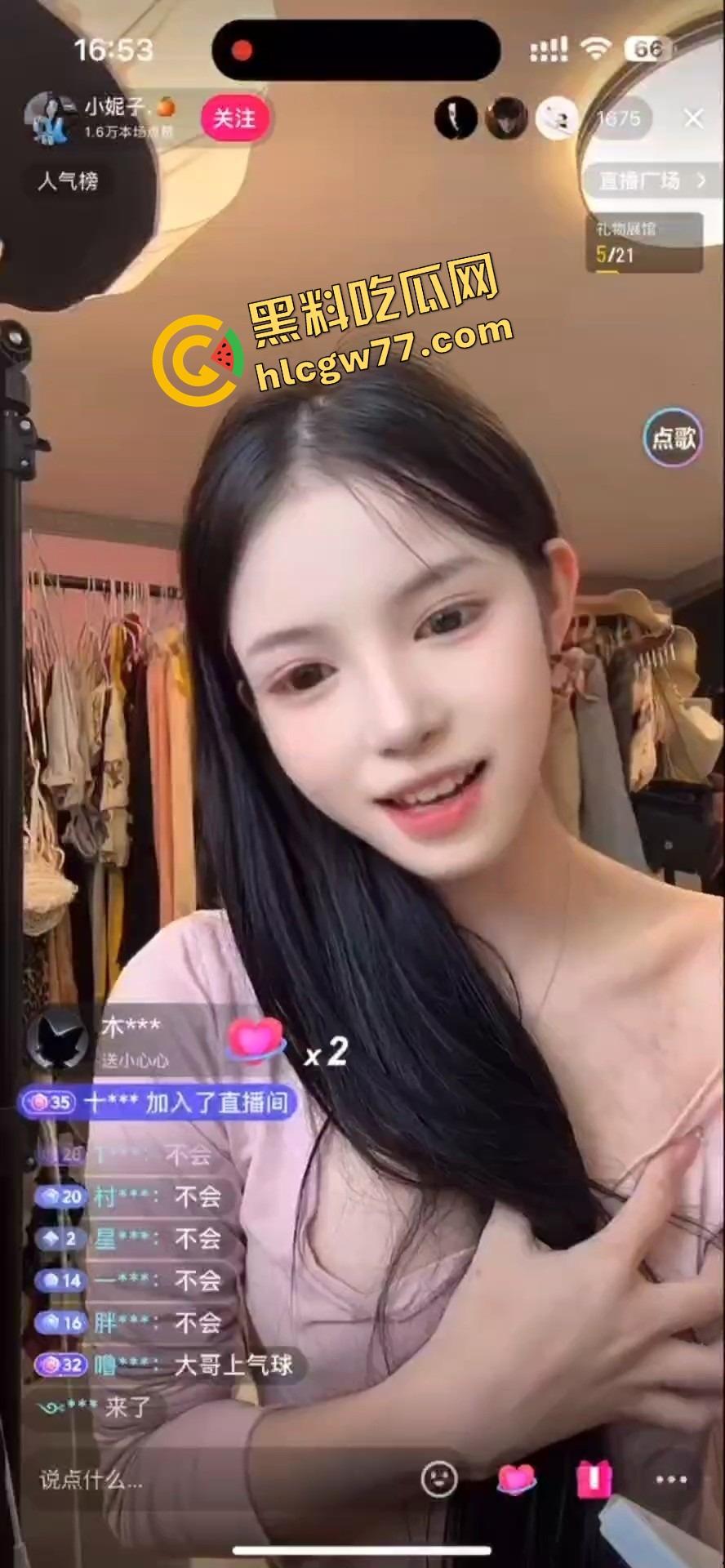 抖音真空带货女主播【小妮子】火了 奶头挺得比销量还高,买女装的清一色男粉,全程只看点不看衣服!