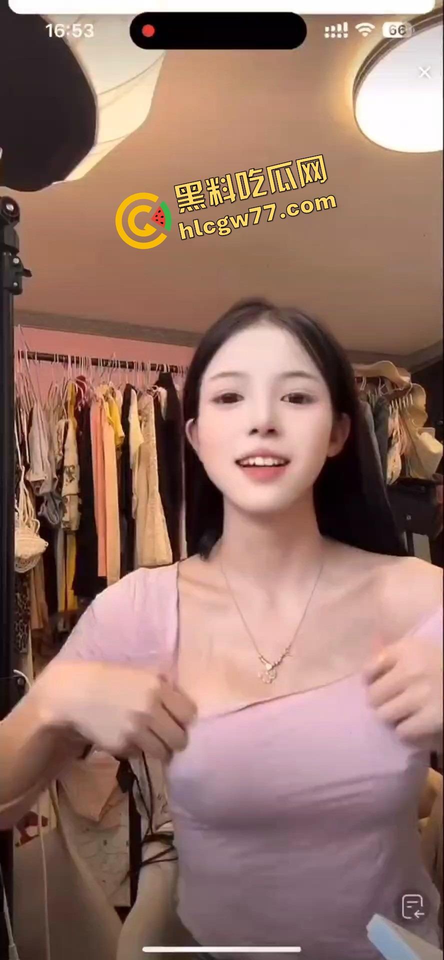 抖音真空带货女主播【小妮子】火了 奶头挺得比销量还高,买女装的清一色男粉,全程只看点不看衣服!