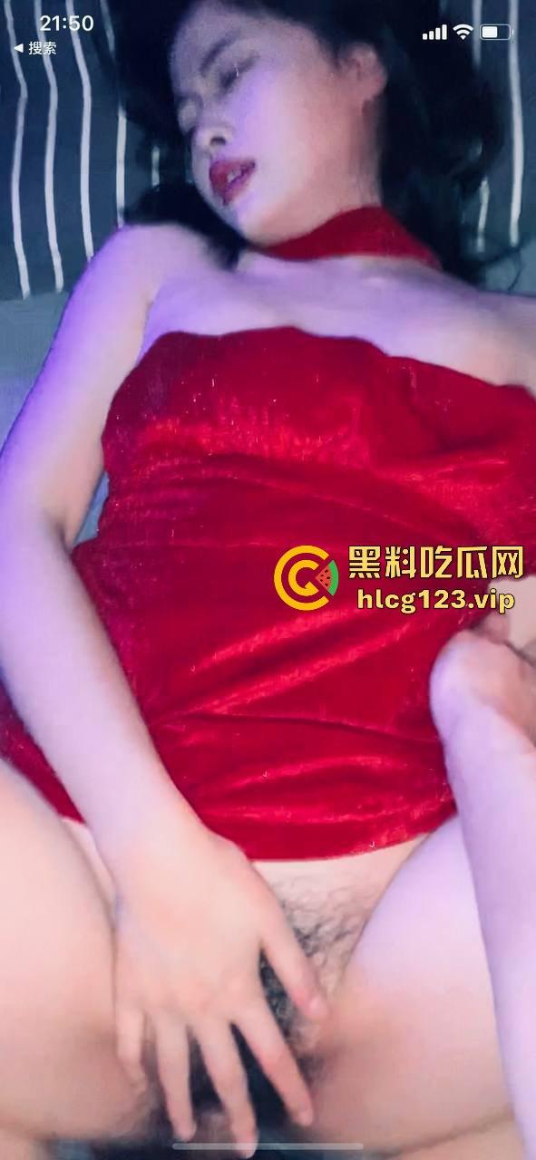 和前凸后翘的下属同事出差,这出差变成了酒店里的激情大战!