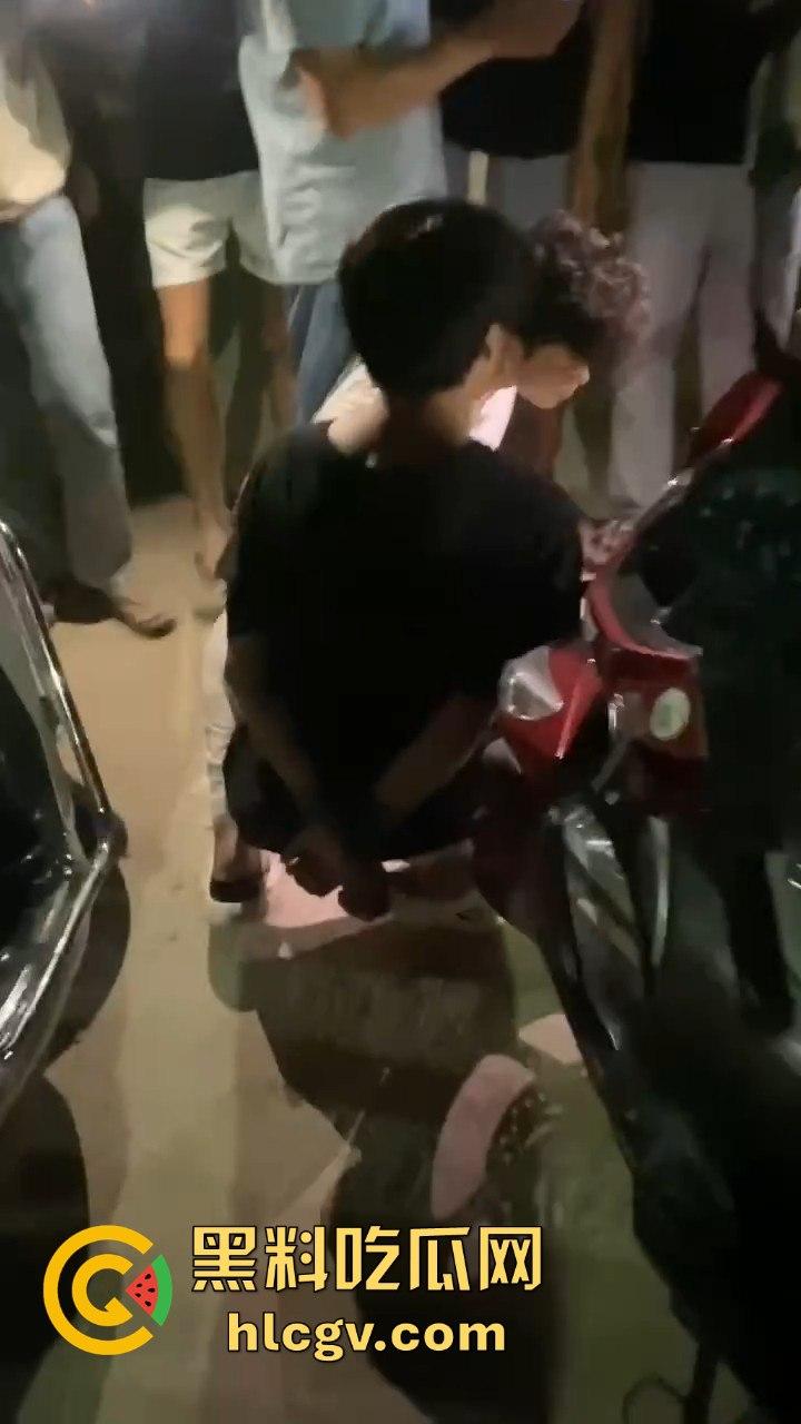 饶平霞东公园精神小伙偷车被当场抓获,装逼不成反成笑话!