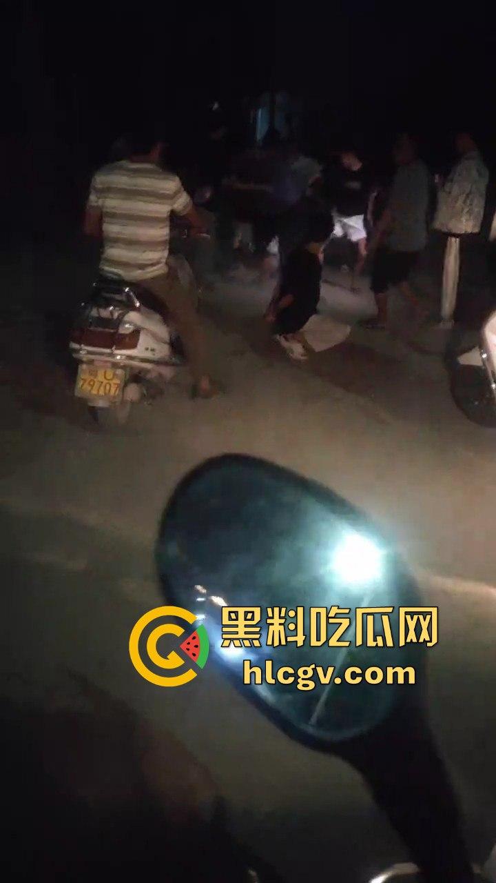 饶平霞东公园精神小伙偷车被当场抓获,装逼不成反成笑话!