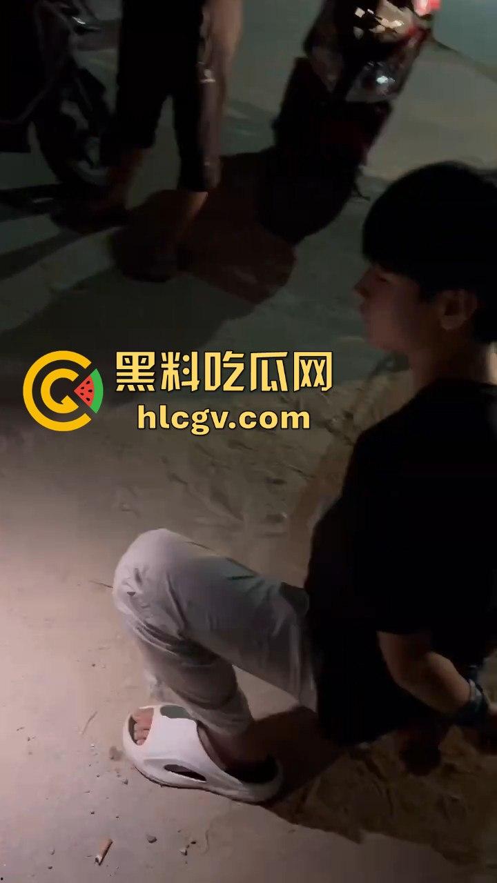 饶平霞东公园精神小伙偷车被当场抓获,装逼不成反成笑话!