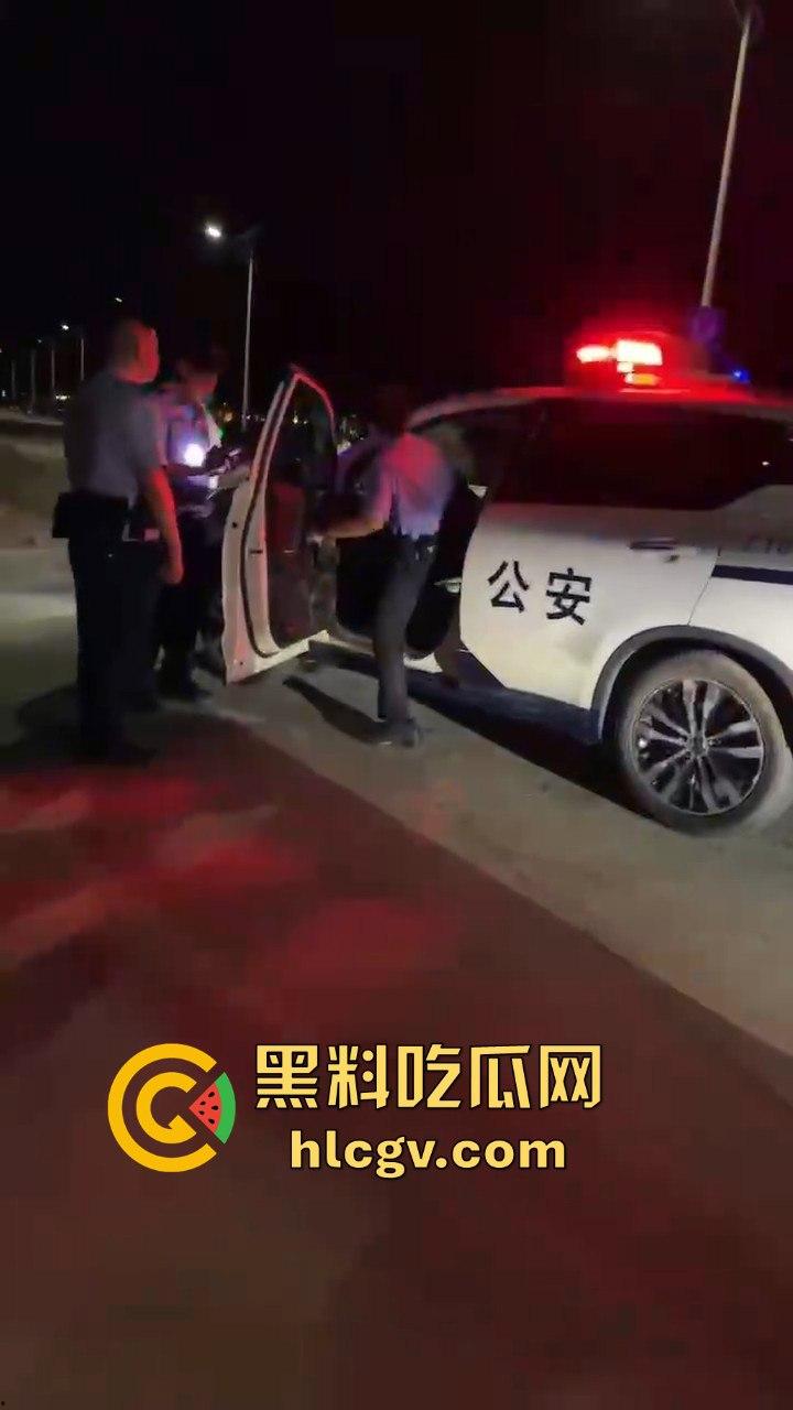 饶平霞东公园精神小伙偷车被当场抓获,装逼不成反成笑话!