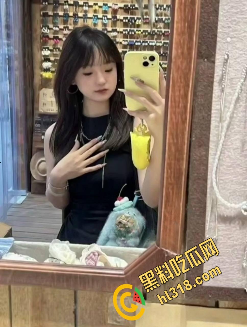 湖北经济学院【李媛媛】,大尺度自拍黑丝白丝自慰,蕾丝JK道具狂插骚逼,谁不想干嫩嫩小妹妹 !