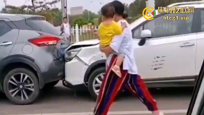 山东又又又上分了!宝妈追尾抱着孩子拿小刀刺前车司机!