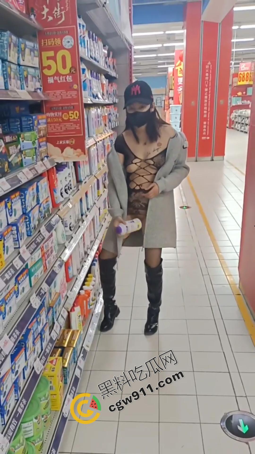 火辣赤裸淫荡女神调教,露出与野战的快感体验,诱人婊子撩拨情欲,欲仙欲死