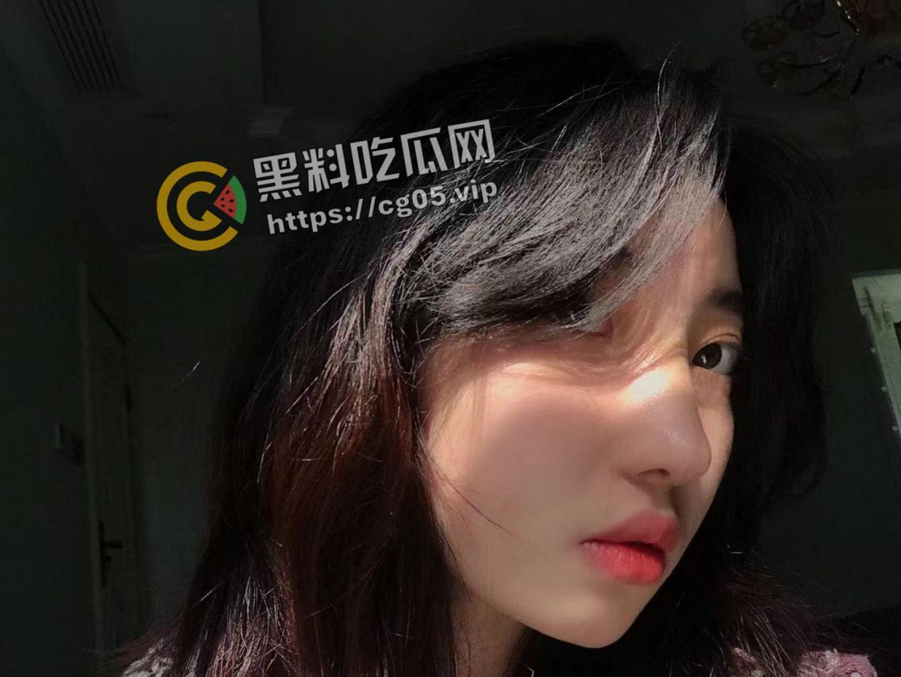 瓜友投稿!自己女神被猪拱了 因爱生恨将其视频流出 甜美妹子被肥猪暴击 惨叫连连