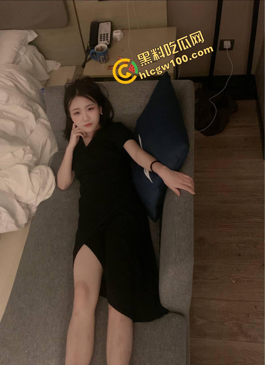 长沙芙蓉区专业做鸡反差骚婊『曹欣安』自拍抠逼全裸洗澡 约炮顾客操逼性爱遭外泄！独家曝光流出！