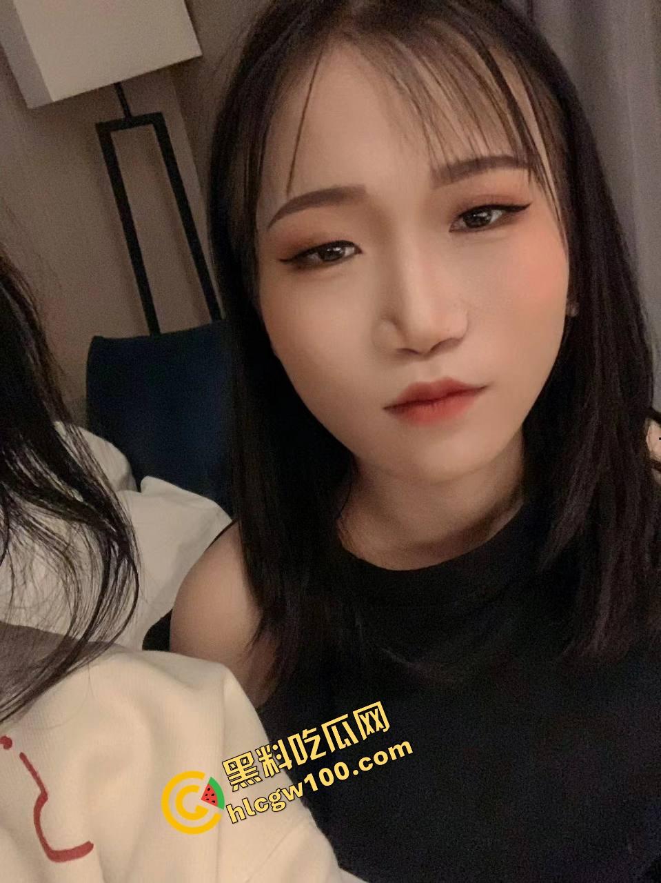 长沙芙蓉区专业做鸡反差骚婊『曹欣安』自拍抠逼全裸洗澡 约炮顾客操逼性爱遭外泄!独家曝光流出!