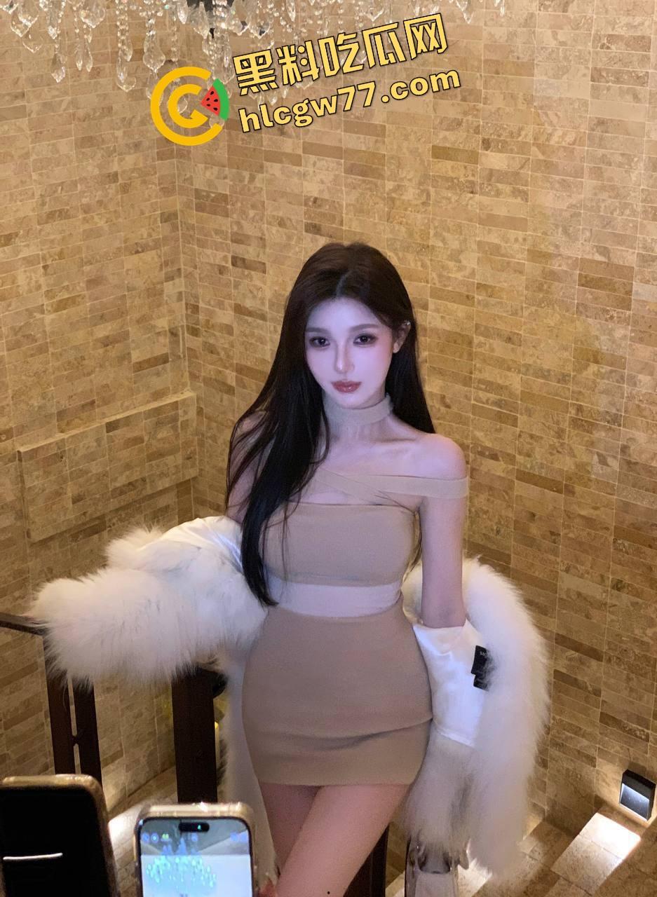 南昌按摩技师露脸足交爆火,黑丝肉丝换着来,精油浇满丝袜撸棒,足控党跪着看完!