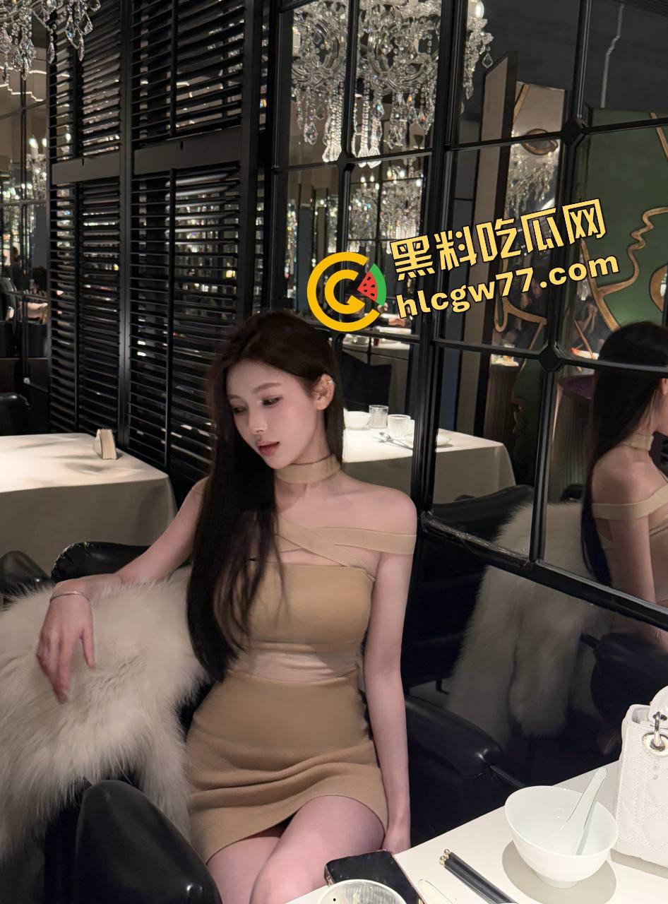 南昌按摩技师露脸足交爆火,黑丝肉丝换着来,精油浇满丝袜撸棒,足控党跪着看完!