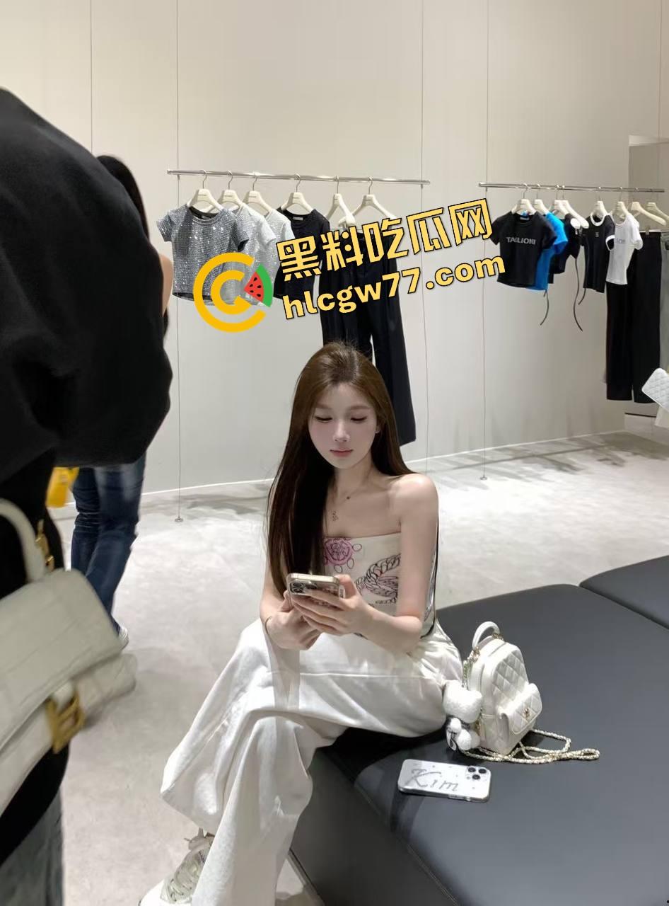 南昌按摩技师露脸足交爆火,黑丝肉丝换着来,精油浇满丝袜撸棒,足控党跪着看完!