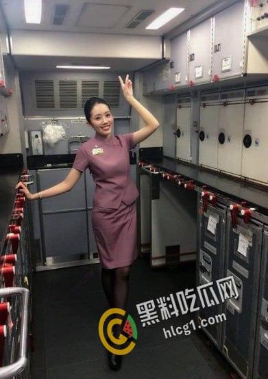 某航空公司空姐被土豪包养 化身母狗献身给金主玩弄 酒店式服务一条龙只为得到金主青睐有钱人玩的品质就是高