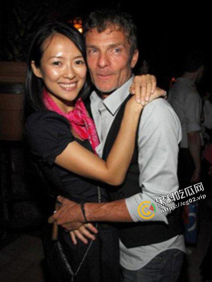 章子怡汪峰 宣布离婚 回顾下章子怡经典事件 沙滩裸晒被老外男友不停抠逼 和 影视激情床戏合集