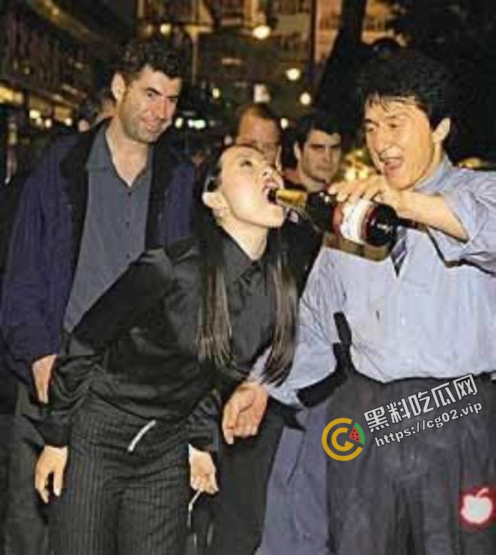 章子怡汪峰 宣布离婚 回顾下章子怡经典事件 沙滩裸晒被老外男友不停抠逼 和 影视激情床戏合集