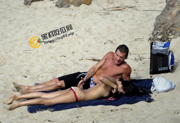 章子怡汪峰 宣布离婚 回顾下章子怡经典事件 沙滩裸晒被老外男友不停抠逼 和 影视激情床戏合集