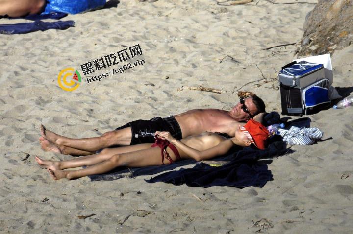 章子怡汪峰 宣布离婚 回顾下章子怡经典事件 沙滩裸晒被老外男友不停抠逼 和 影视激情床戏合集