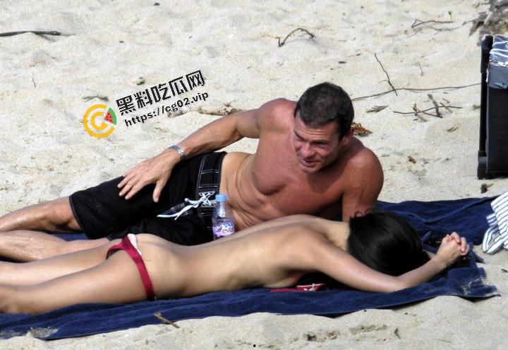 章子怡汪峰 宣布离婚 回顾下章子怡经典事件 沙滩裸晒被老外男友不停抠逼 和 影视激情床戏合集