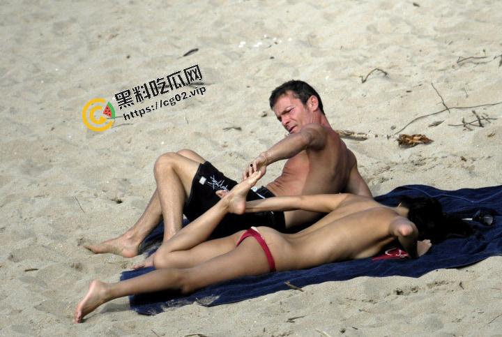 章子怡汪峰 宣布离婚 回顾下章子怡经典事件 沙滩裸晒被老外男友不停抠逼 和 影视激情床戏合集