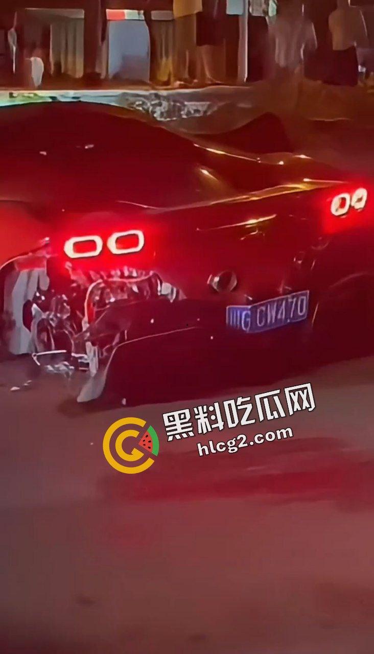 三亚3位小仙女 租法拉利跑车出车祸 后胎撞飞数米 唯一一台法拉利sf90报废
