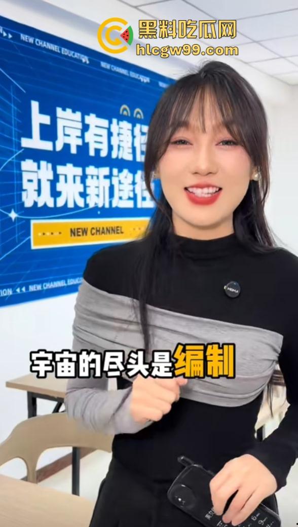 考公培训现场惊现抽象哥,直播模拟教师资格面试逆天发言,男生晕了打醒,女生晕了就操,面试官直接大脑死机!