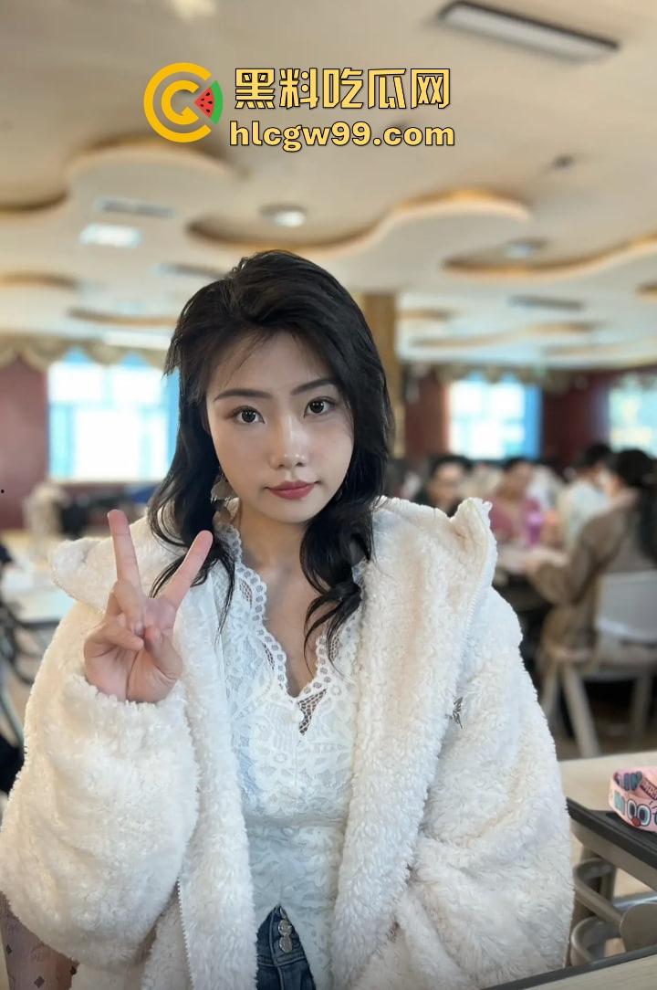 考公培训现场惊现抽象哥,直播模拟教师资格面试逆天发言,男生晕了打醒,女生晕了就操,面试官直接大脑死机!