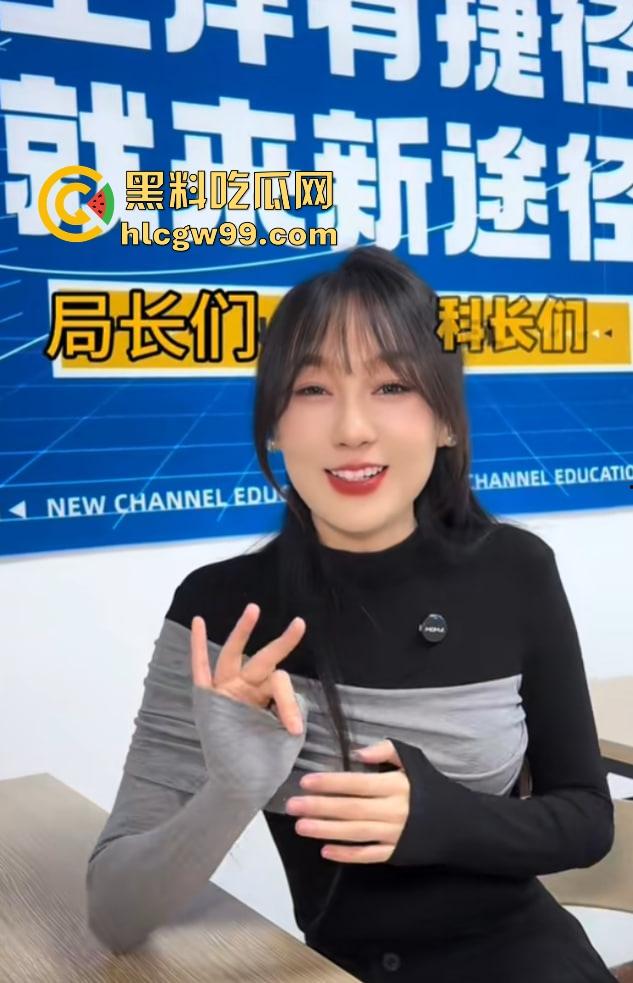 考公培训现场惊现抽象哥,直播模拟教师资格面试逆天发言,男生晕了打醒,女生晕了就操,面试官直接大脑死机!