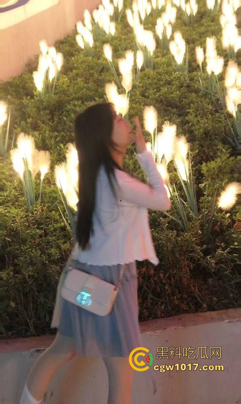 湖北师范大学萝莉学妹【温琬玲】反差跪床深喉口爆,狗链牵引翘臀后入爆操,与男友性爱视频曝光泄露!