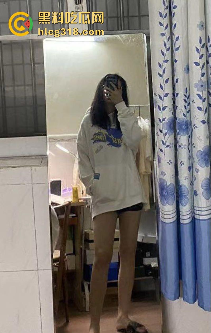 贵州师范大学【刘萩苓】男友调教视频流出!顶级反差尤物,情趣装口交诱惑,胯下抱头猛操樱桃小嘴!