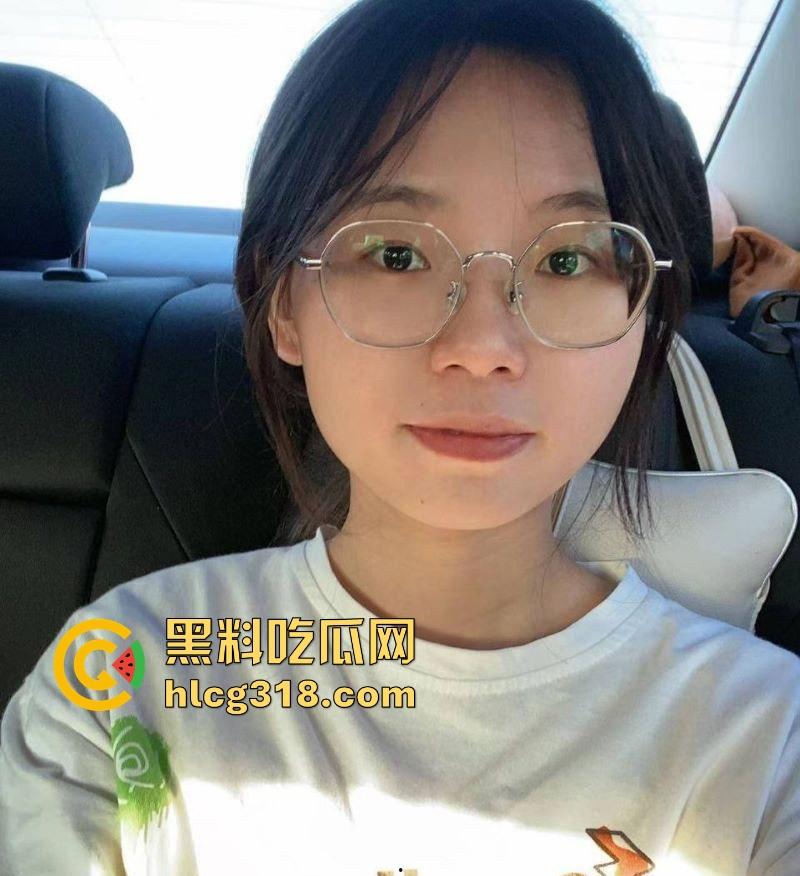 贵州师范大学【刘萩苓】男友调教视频流出!顶级反差尤物,情趣装口交诱惑,胯下抱头猛操樱桃小嘴!