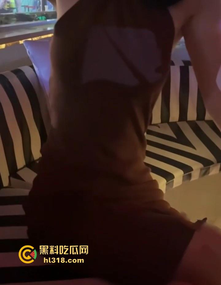 性感御姐酒吧发情，被带去厕所爆操，极品反差小骚货撅着屁股等待怜悯爱抚，被后入狂抠到高潮淫乱无比！