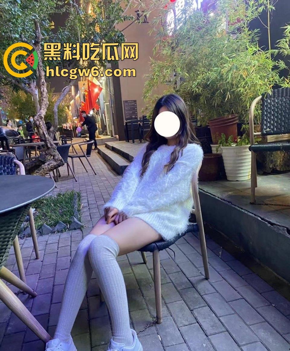 南通狠人偷拍隔壁出租屋情侣做爱,隔音差听得全程起飞,单身老王扛不住跑去偷拍,还被抓个现行!