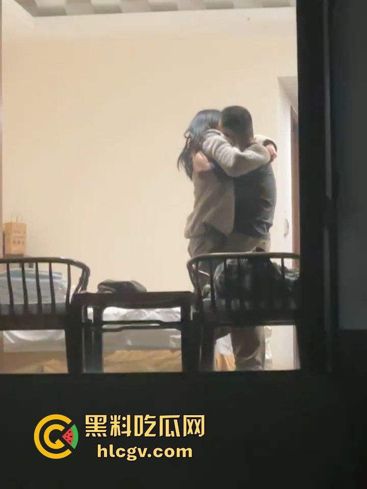 天津现代传媒职业学校马老师带学生写生写进酒店? 还故意不关窗帘,向学生炫耀?不料其他学生拍下发学校网!