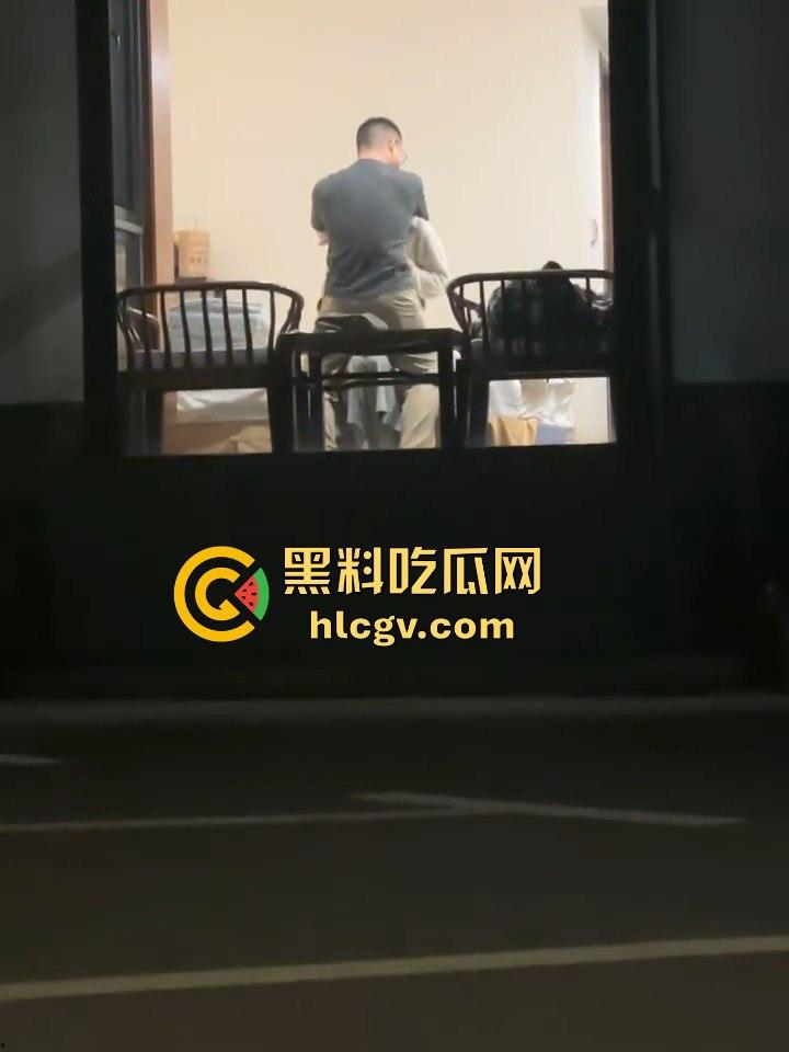 天津现代传媒职业学校马老师带学生写生写进酒店? 还故意不关窗帘,向学生炫耀?不料其他学生拍下发学校网!