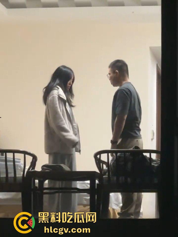 天津现代传媒职业学校马老师带学生写生写进酒店? 还故意不关窗帘,向学生炫耀?不料其他学生拍下发学校网!