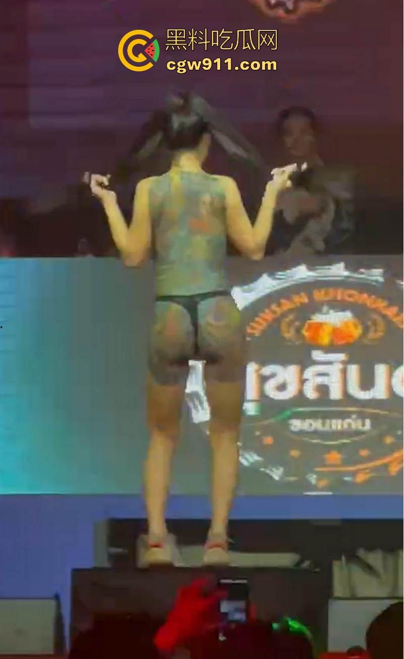 泰国芭提雅变身人间天堂了!Chang Beer啤酒公司举办全裸狂欢节,辣妹模特乳浪臀波摇曳互动,现场粉丝狂欢!